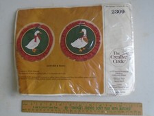 1984 The Creative Circle Kit 2309 Bibs and Bows Christmas Geese Sealed