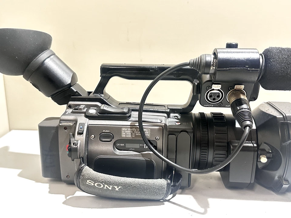 SONY DSR-PD170P CAMCORDER 3CCD PROFESSIONAL DVCAM MINI DV DIGITAL TAPE VIDEO CAM - Image 3 of 4