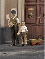 1/35 Resin Figure Model kits WW2 Civilians and children Unassembled Unpainted