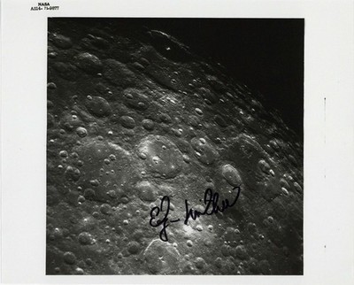 APOLLO 14 MOONWALKER EDGAR MITCHELL SIGNED NASA PHOTOGRAPH OF MOON FROM ORBIT