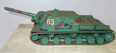GEBAUTES Russisches JSU-152 Selbstfahrgeschütz Hersteller Zvezda 1:35