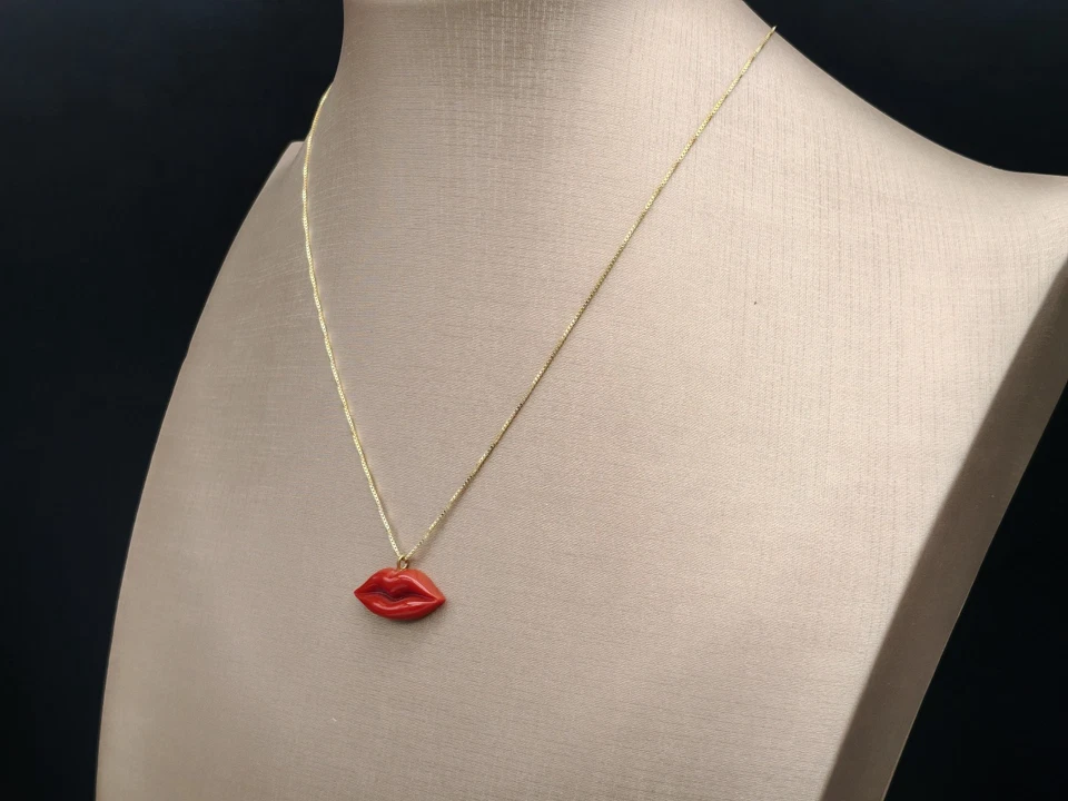 Ciondolo labbra rosse bacio sospeso Lolita Lobosco argento 925 corallo collana - Immagine 4 di 4