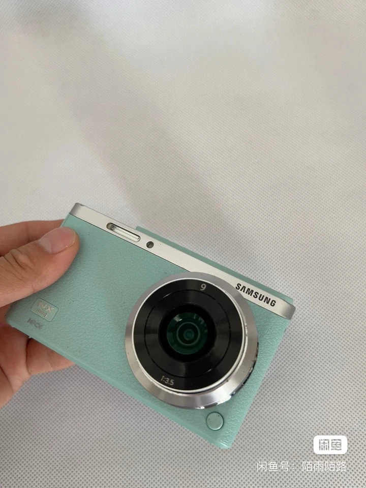 Cámara digital Samsung NX Mini 20,5 MP con lente NX-M 9 mm VERDE Foto 2 de 4