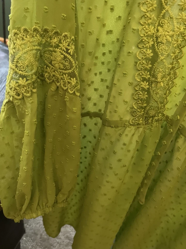 Top transparente para mujer Cato talla grande verde lima con lunares elevados y encaje 26/28 4X Foto 4 de 4