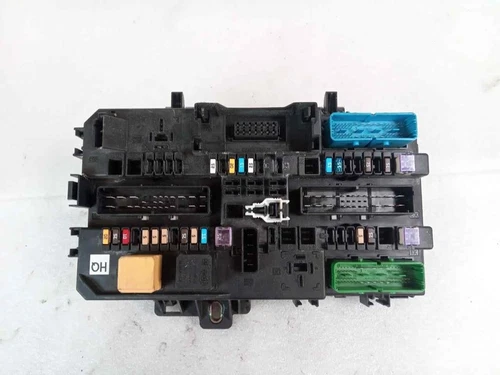 13220831 Porta Fusibili per OPEL ASTRA H TWIN TOP Cosmo 2006 521553 - Foto 1 di 8