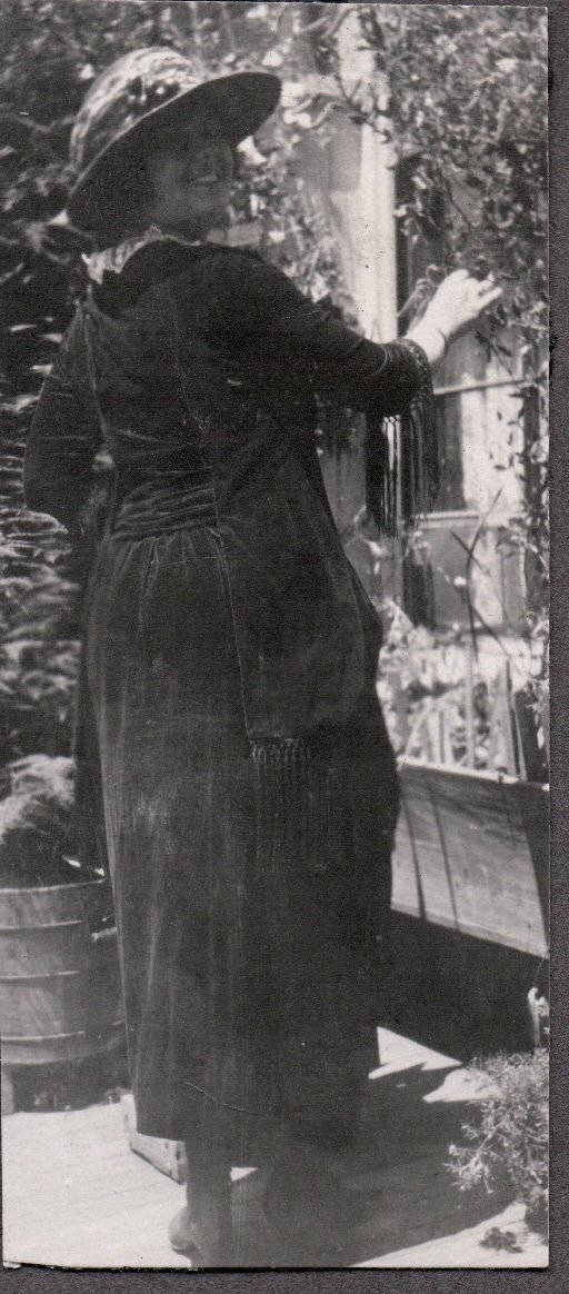 VINTAGE PHOTOGRAPH 1910-20 GIRLS/WOMEN'S HAT FASHION