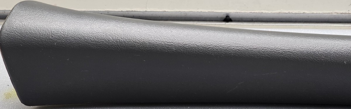 Moldura De Techo Para Pilar A – Chevrolet Silverado/Sierra 99-06, Lado Izquierdo, Color Grafito (usado)