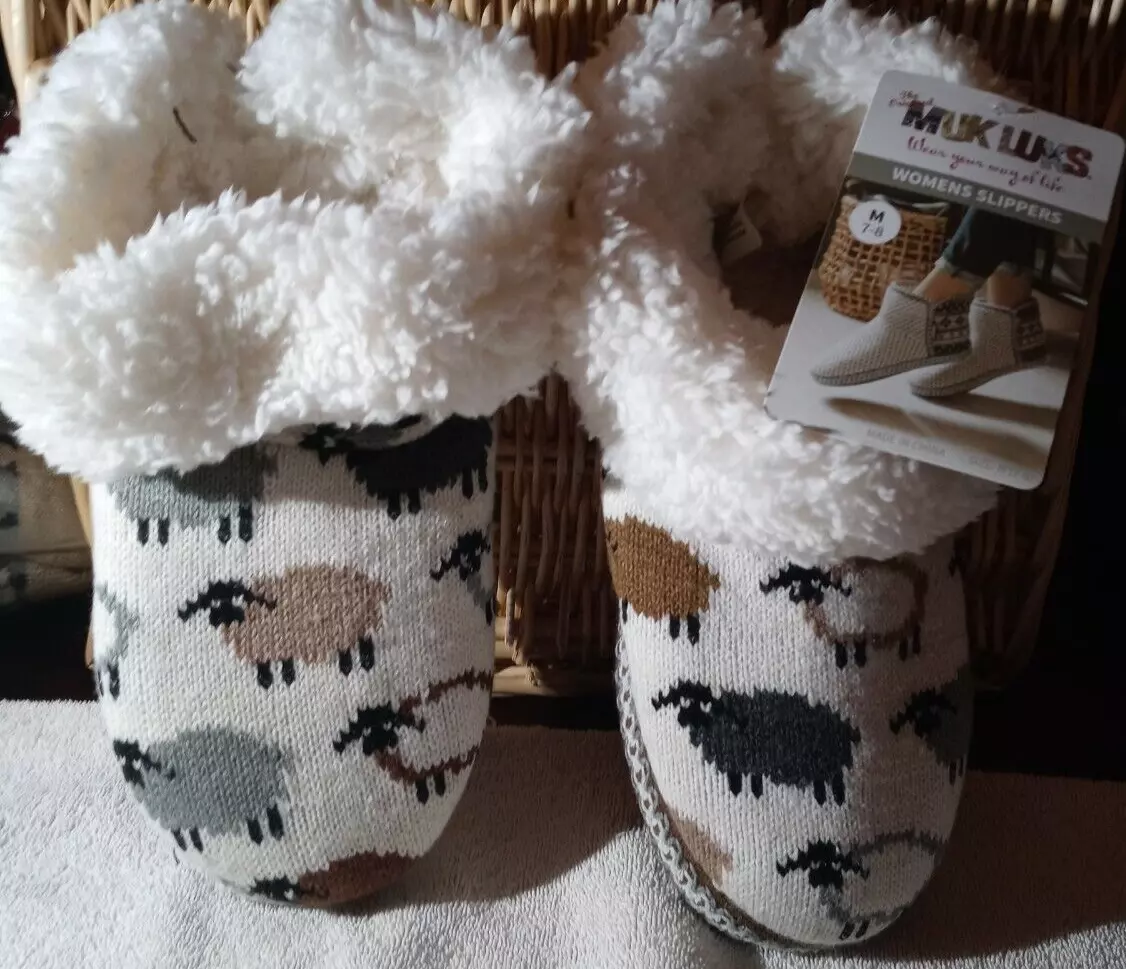 Muk Luks Women s Slippers Size 7 8 Vanilla with sheep BRAND NEW SHIPS N 24 HRS