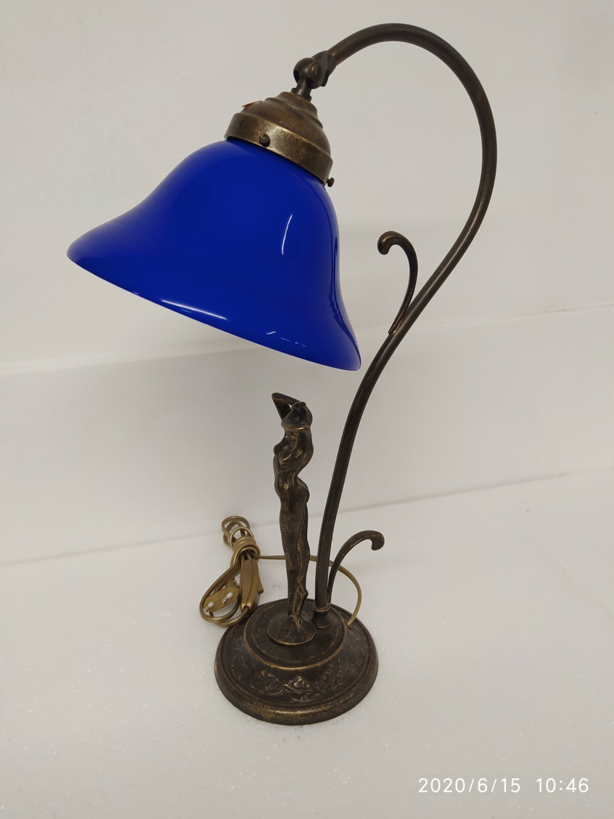 Lampada da Tavolo in Ottone e Vetro: Abat-jour Classica da Comodino