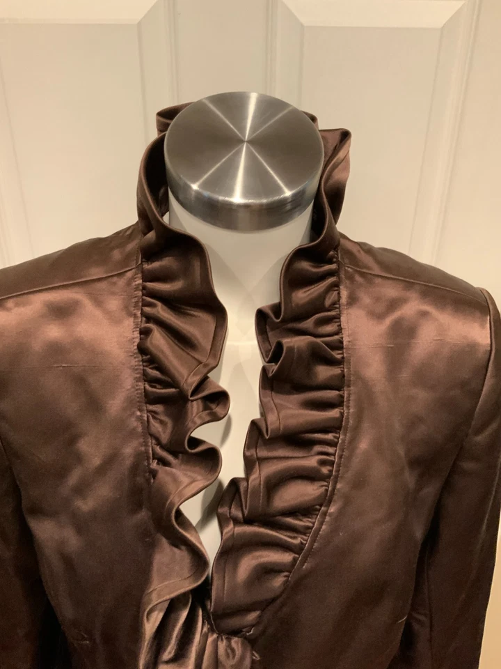 Jaqueta Rollar Kay Unger Bronze 100% Cetim Seda Babado, Tamanho 12 - Imagem 2 de 4