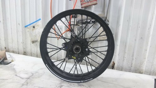 20 Husqvarna Vitpilen 401 Svartpilen 4 