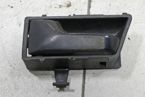 VW Polo 86C Steilheck Bj 1988 Tür Griff Öffner Tür vorn LINKS #74927-F43