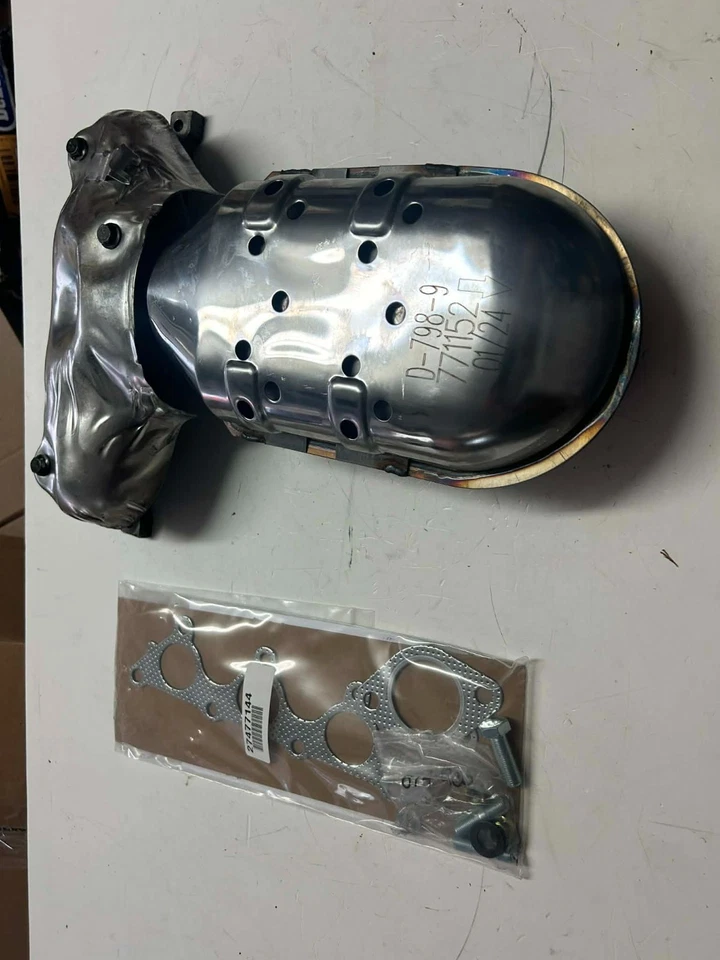 Dorman 673-885 Catalytic Converter W Integrated Exhaust Manifold CARB Compliant - Image 2 of 3