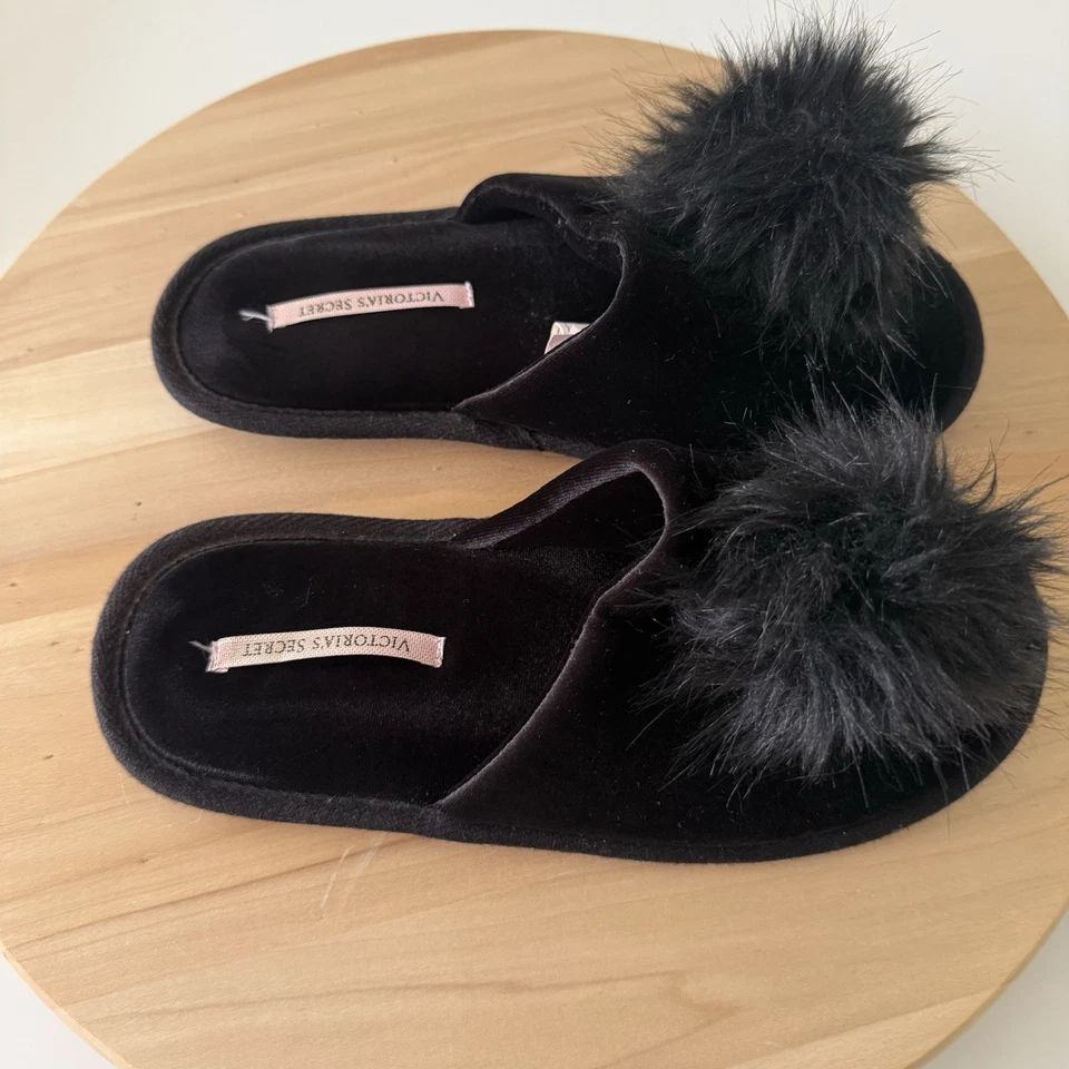 Zapatillas Victoria's Secret Negras Sin Cordones Acogedoras Difusas Pom Pom Para Mujer Talla Pequeña Foto 4 de 4
