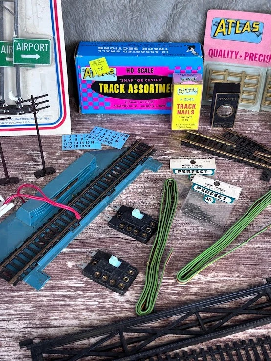 Lote de accesorios de tren modelo a escala HO Atlas vías realistas surtido cables postes Foto 4 de 4