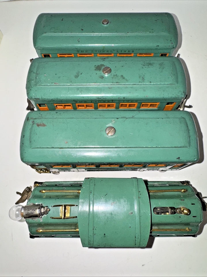 LIONEL PREWAR O GAUGE 252 ELECTRIC LOCO  & 2-607, 608 LIGHTED PASSENGER CAR SET - Image 4 of 4