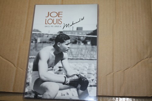 RARO PROGRAMMA COMMEMORATIVO JOE LOUIS FIRMATO DA MUHAMMAD ALI JSA LOA  - Foto 1 di 2