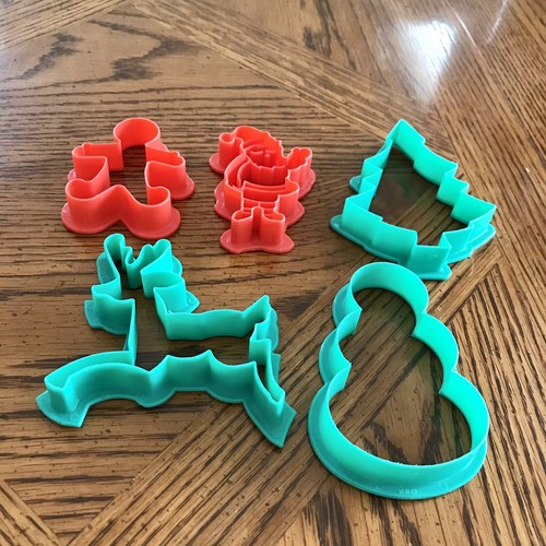New Vintage Lot of Five (5) FARBERWARE 3” & 4” HOLIDAY Cookie Cutters - Picture 3 of 7
