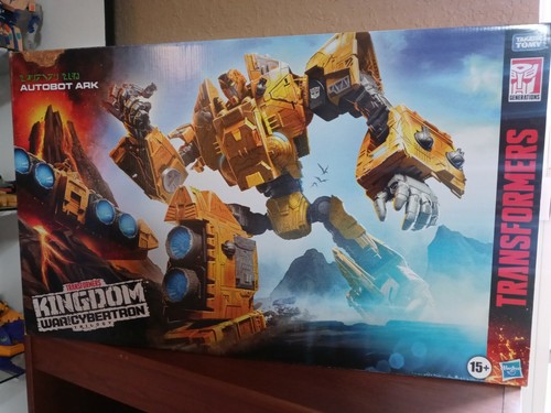 Transformers Generations War for Cybertron: Kingdom Titan WFC-K30 Autobot Ark Ac
