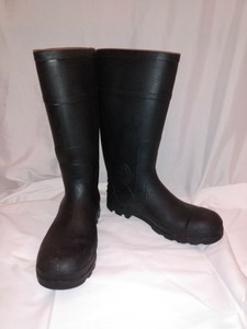steel toe slip resistant rubber boots