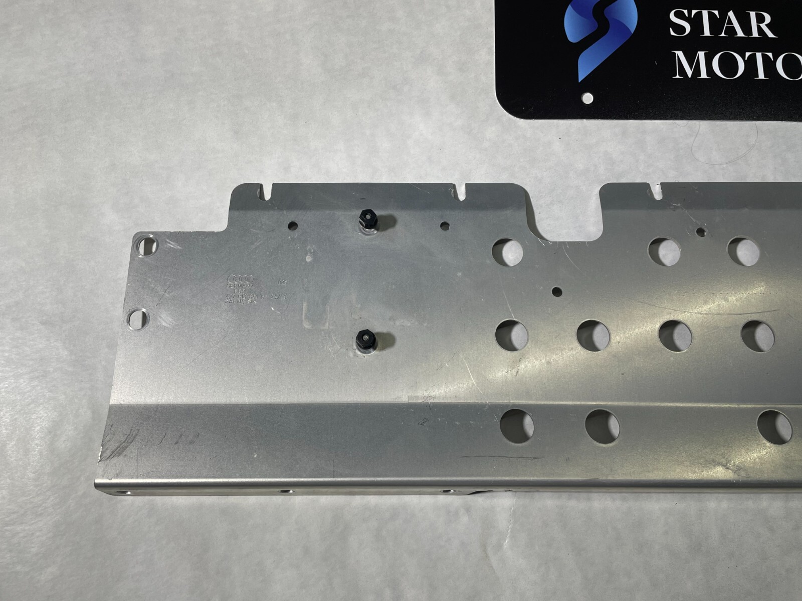 Audi R8 Spyder V10 Rear Floor Cover Metal Bracket 427813851C