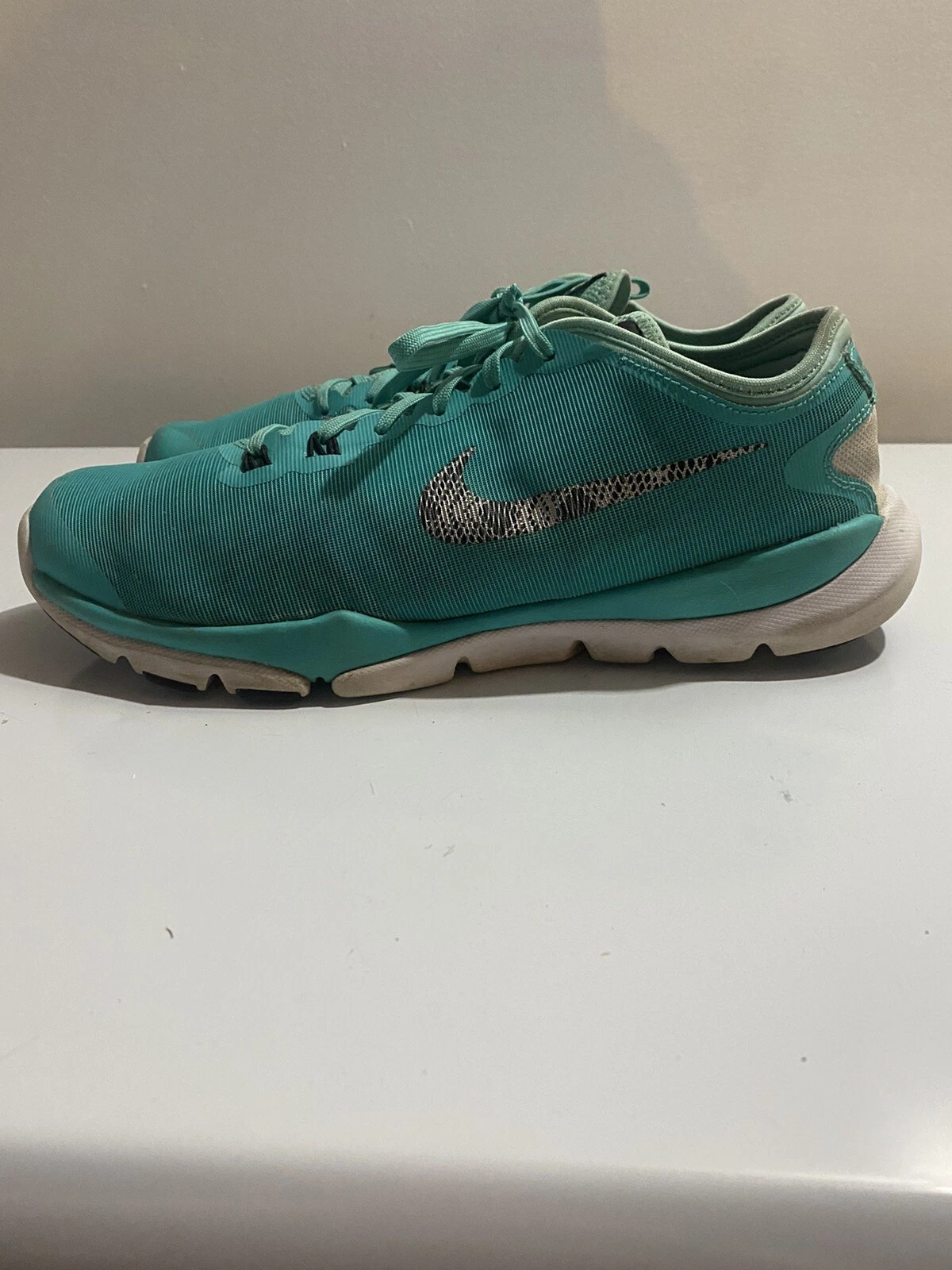 Chaussures d'entraînement Nike Flex Supreme TR4 femme vert noir blanc taille 11 solide !