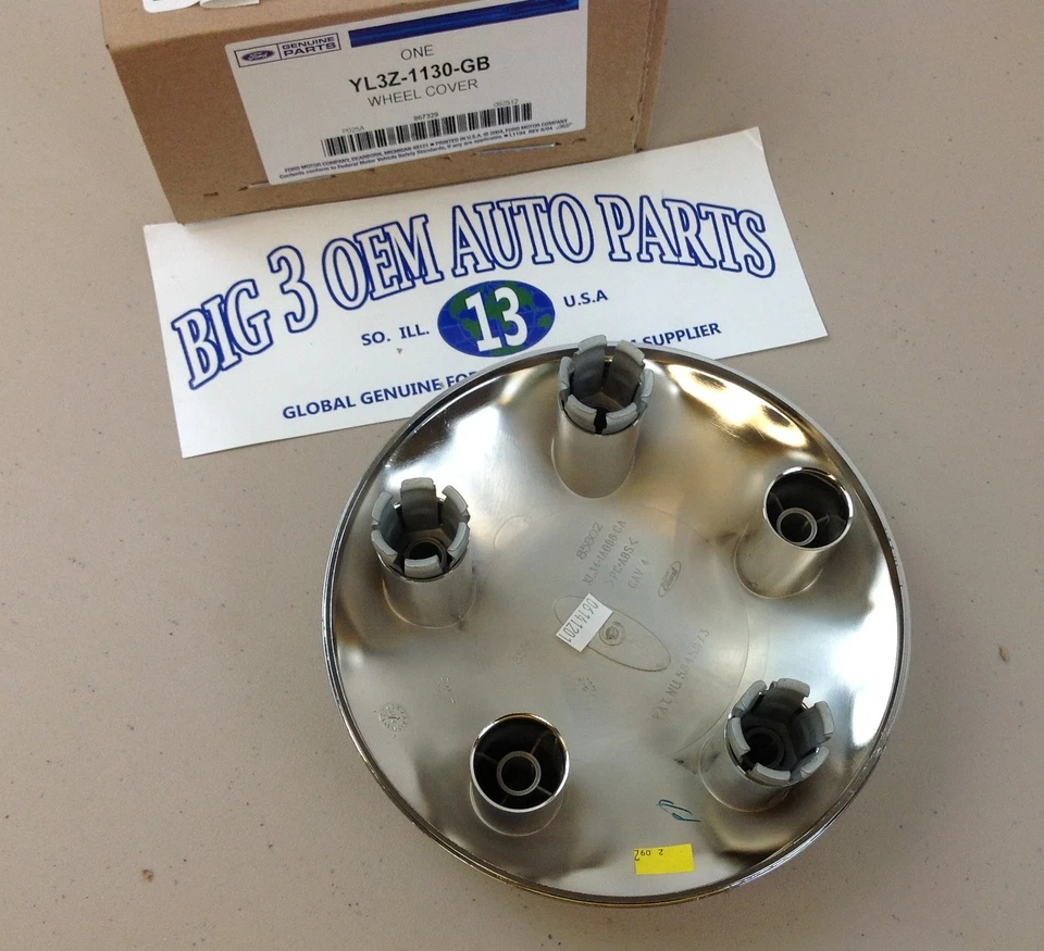 Tapa central de rueda de acero cromada Ford F-150 Expedition 17" OEM YL3Z-1130-GB Foto 3 de 3