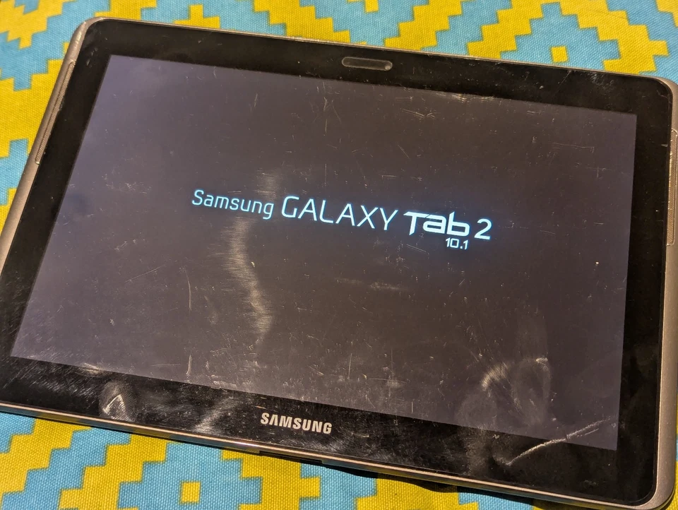 Samsung Galaxy Tab 2 10.1 Android Tablet, GT-P5100, 16GB, Wi-Fi + 3G, Titanium - Image 2 of 4