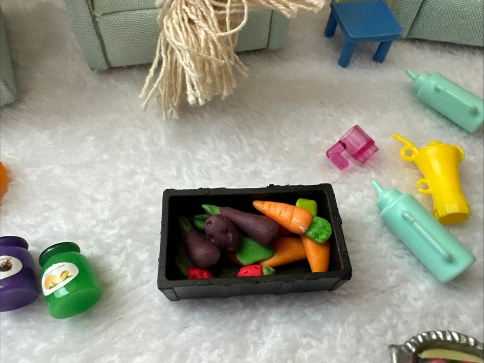 LOTE DE 36 muebles y artículos de cocina vintage en miniatura para casa de muñecas Foto 4 de 4