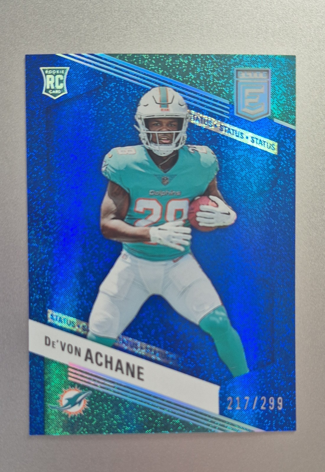 2023 Panini Donruss Elite - Rookies De'Von Achane #132 Status Sparkle /299 (RC)