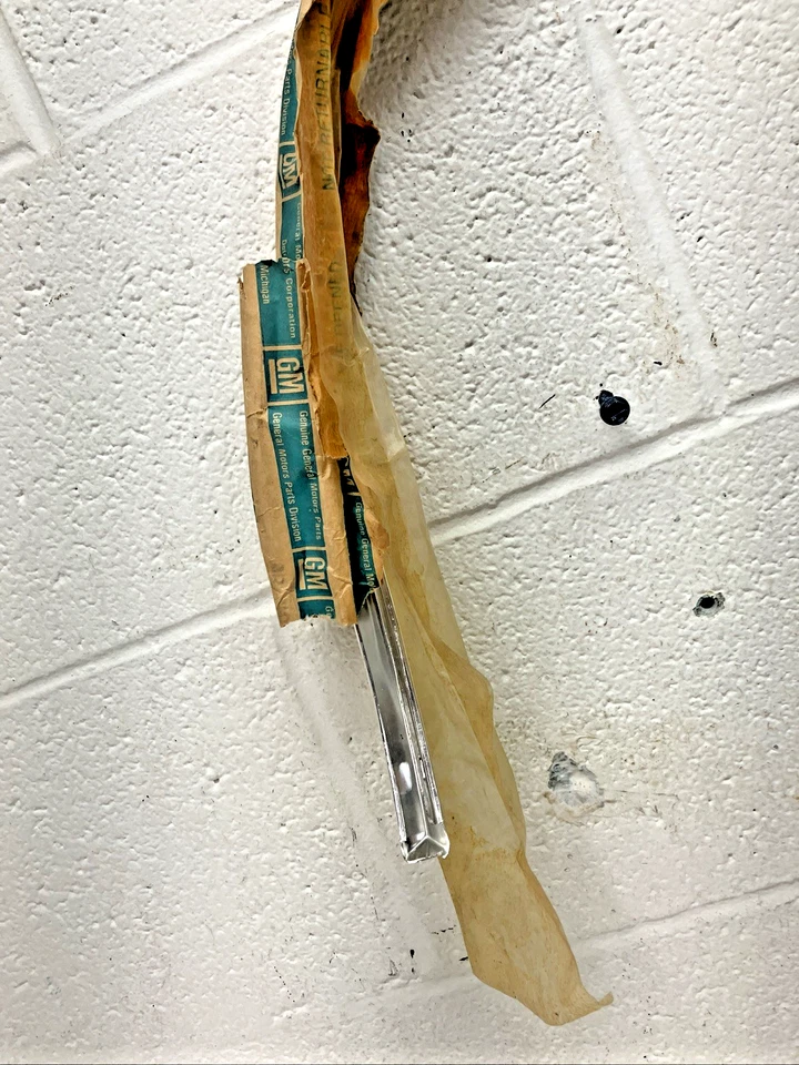 Novo OEM dianteiro destro roda bem acabamento 467436 1978-83 Chevrolet Malibu 2/4 DR (SR34) - Imagem 2 de 4