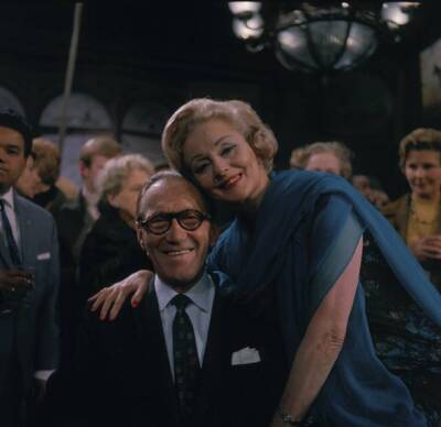 English comedian and actor Arthur Askey posed with actress Evelyn - Old Photo 1