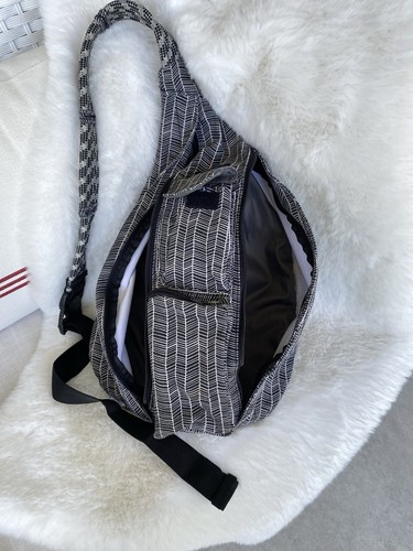 Kavu Sling Rope Crossbody Black White Chevron Strip. - Picture 10 of 17