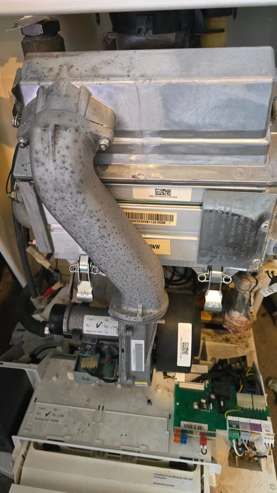 Buderus Logamax plus GB142 usado, para piezas Foto 3 de 4