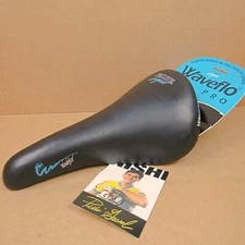 NOS Viscount Waveflo Professional Saddle w/Flolite Liquid..Black w/Blue Accents