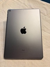 Apple IPad 5th Generation 128 gb, 9.7 inch screen, silver