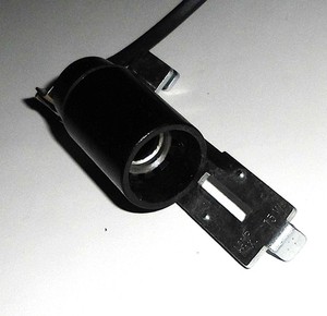 Lichtfassung 220V mit E14 Sockel * Montage-Winkel dabei * z. B. für Nähmaschinen