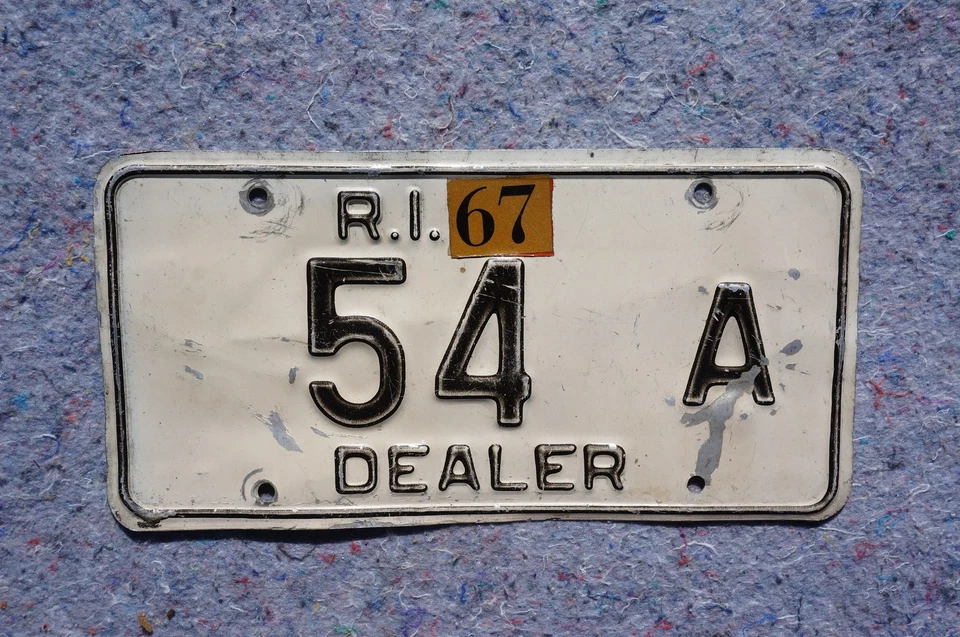 Placa de licença 1967 WESTERLY Rhode Island DEALER - HOXSIE BUICK - - Imagem 3 de 4