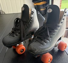 BLACK RIEDELL ROLLER SKATES 111BR, Size 5, Krypto Wheels.