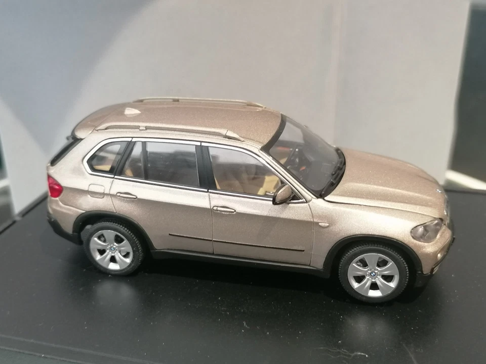 Autoart 1/43 BMW X5 4.8i Gold Metallic with Box Dealer Edition - Immagine 3 di 4