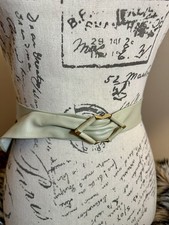 Women s Vintage Leather and Gold tone Belt Be...