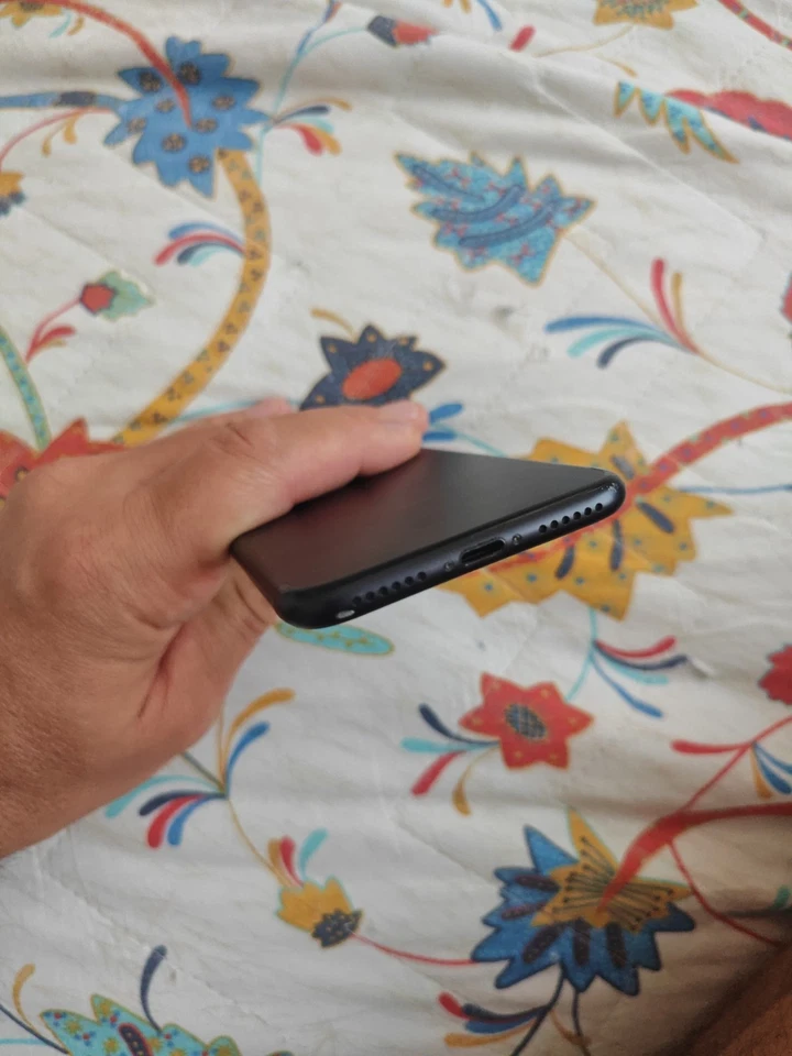 Apple iPhone 7 A1778 Nero Opaco Black 3620 - Immagine 4 di 4