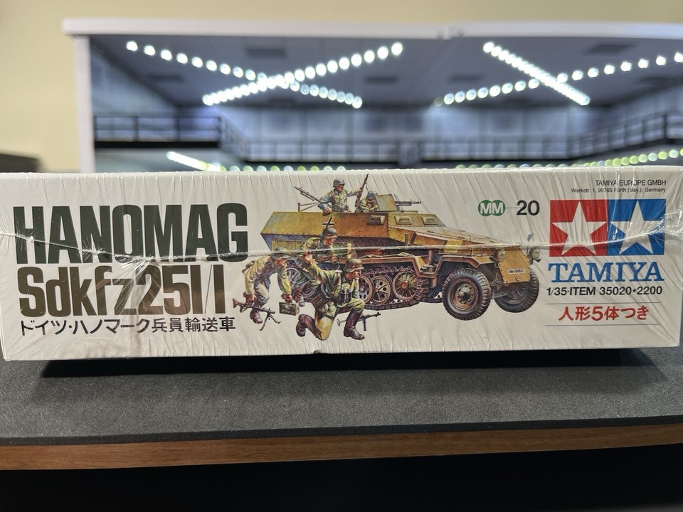 Hanomag 1/35 Scale German SdKfz 251 Early Armored Car WW2 Model - Foto 4