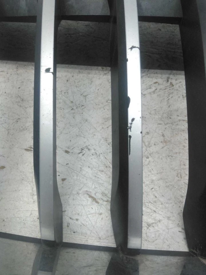 (LOCAL PICKUP ONLY) Passenger Grille Bumper Mounted Base Upper Fits 16-19 BMW X1 Foto 2 de 4