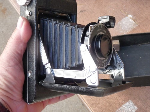 Vintage Kodak Vigilant Junior Six-20 Folding Camera Original Box 1940s