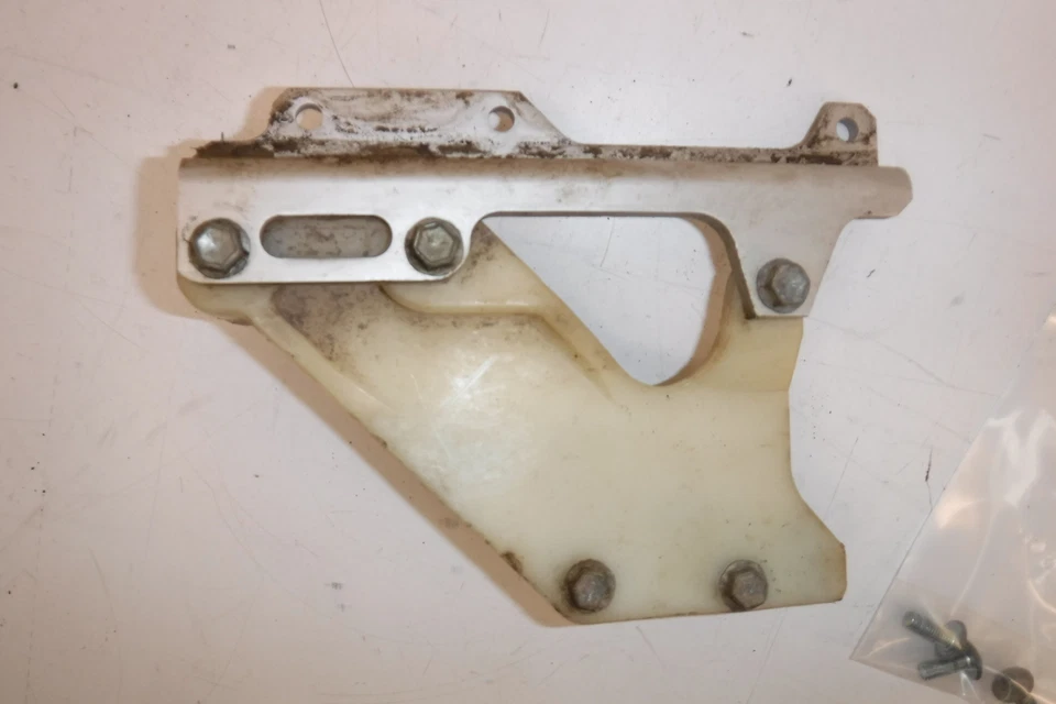 1990 suzuki dr250se OEM CHAIN SUPPORT GUIDE THRUST SLIDER - Image 4 of 4