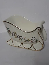 BEAUTIFUL MIKASA LARGE HOLLY SLEIGH CENTERPIECE BOWL 8"x5.5" CHRISTMAS PORCELAIN