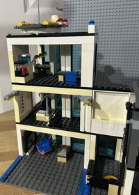 LEGO CITY: Police Station (7498)