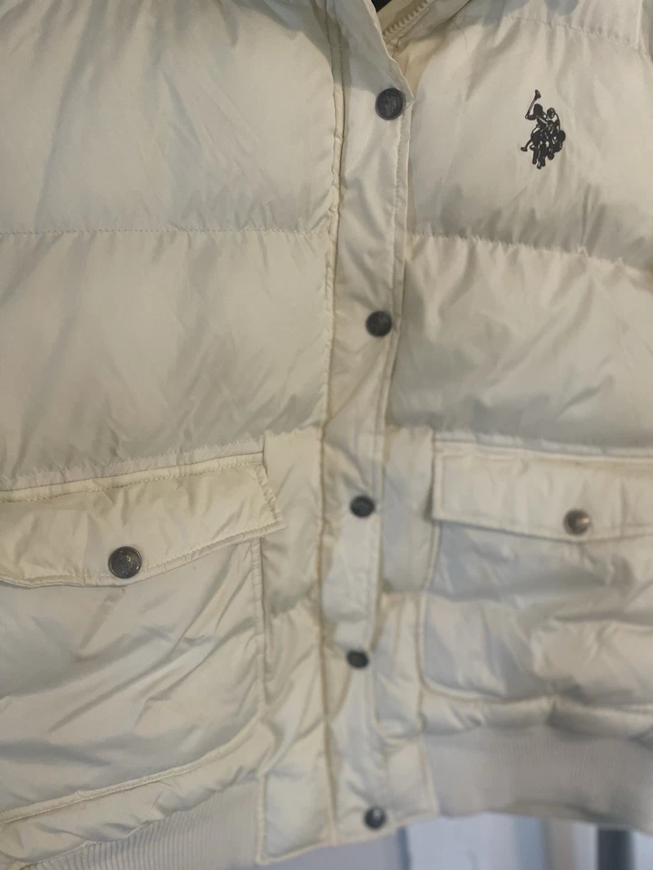 US POLO ASSN. Abrigo Mujer Talla 2XL Puffer Color Crema (LEER DESCRIPCIÓN) Foto 2 de 4