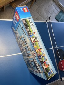 LEGO City Garage (4207, 933 pieces, 2012) New (old stock)